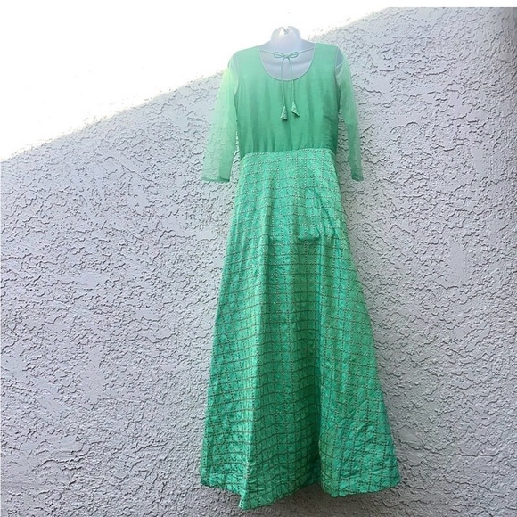 Formal raw silk Anarkali Indian gown green embroidered beaded wedding full skirt - Picture 4 of 10